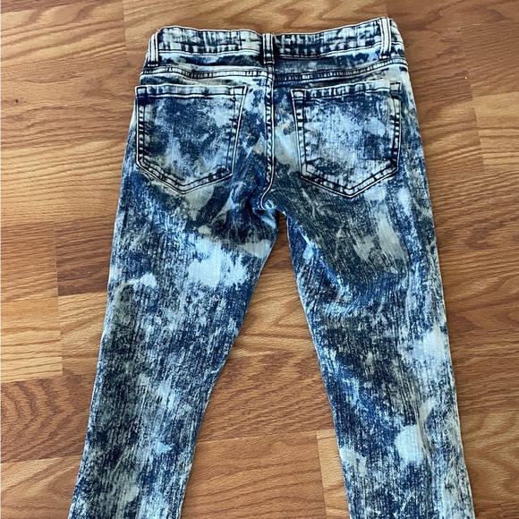Rare MILEY CYRUS x MAX AZRIA Acid Wash Distressed Cutoff ANKLE Length JEANS 28 - Picture 4 of 9